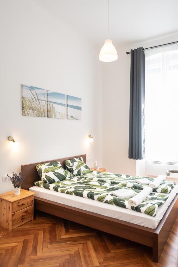 Free Parking - Dob50 Spacious - 2 Separate Bedroom, 5 People, Ac, Wifi * Budapest