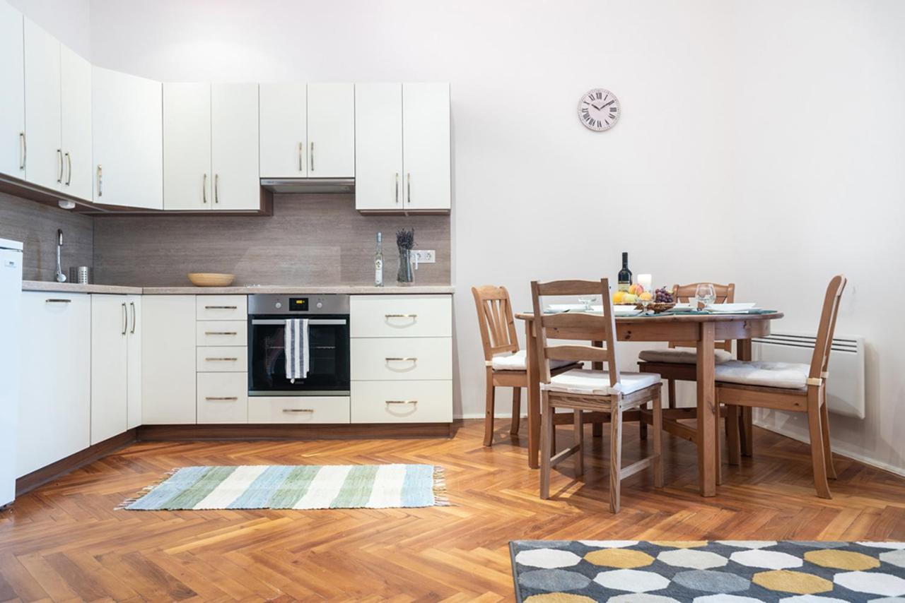 Apartment Free Parking - Dob50 Spacious - 2 Separate Bedroom, 5 People, Ac, Wifi *