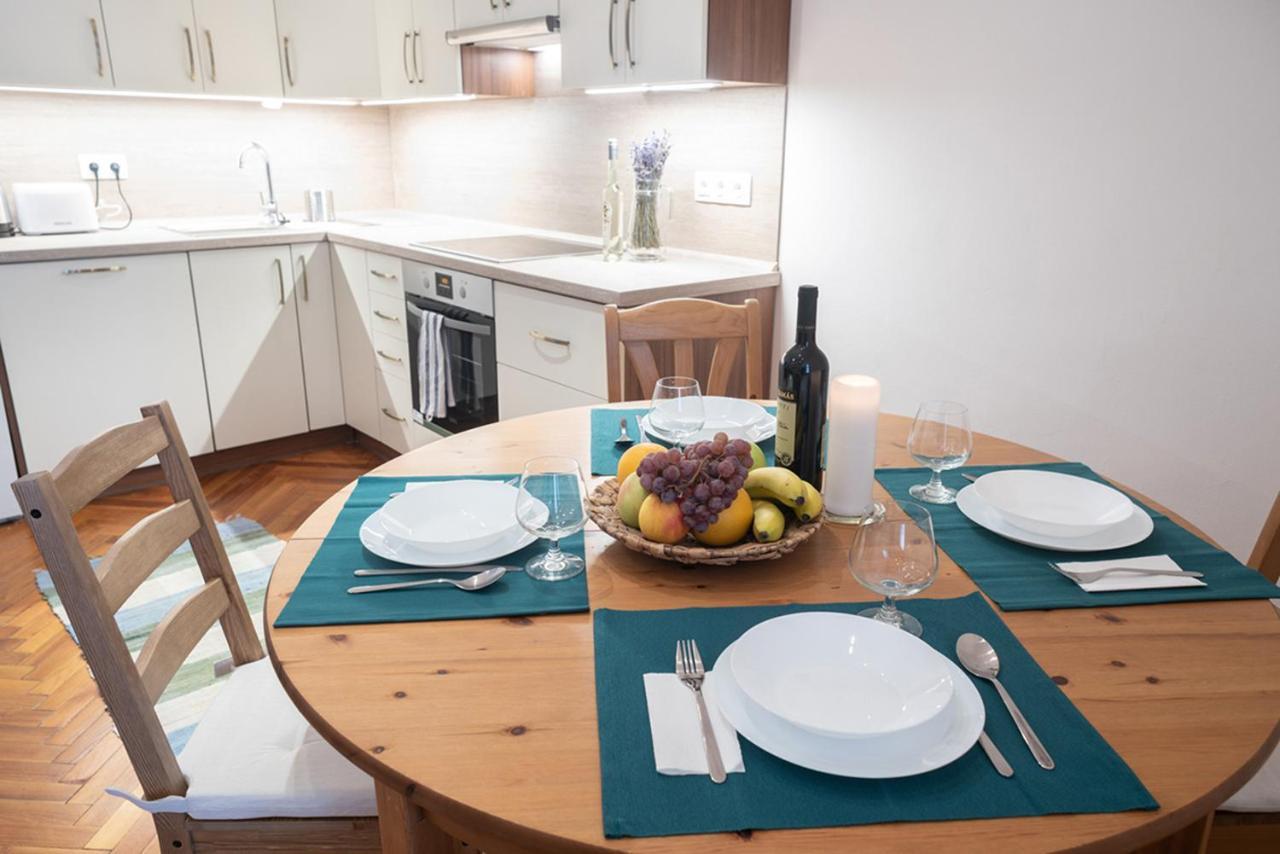 Free Parking - Dob50 Spacious - 2 Separate Bedroom, 5 People, Ac, Wifi * Budapest