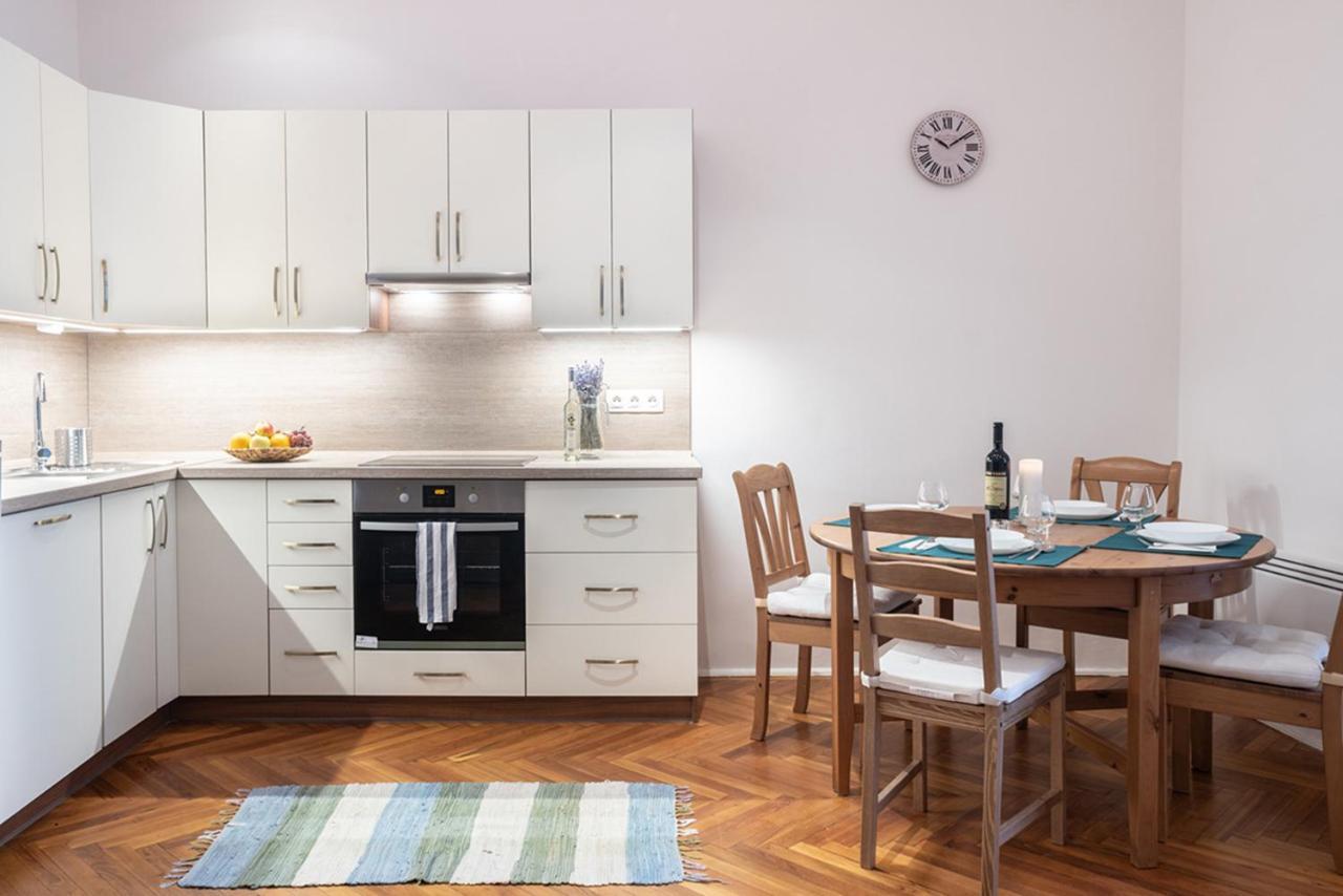 Apartment Free Parking - Dob50 Spacious - 2 Separate Bedroom, 5 People, Ac, Wifi Budapest