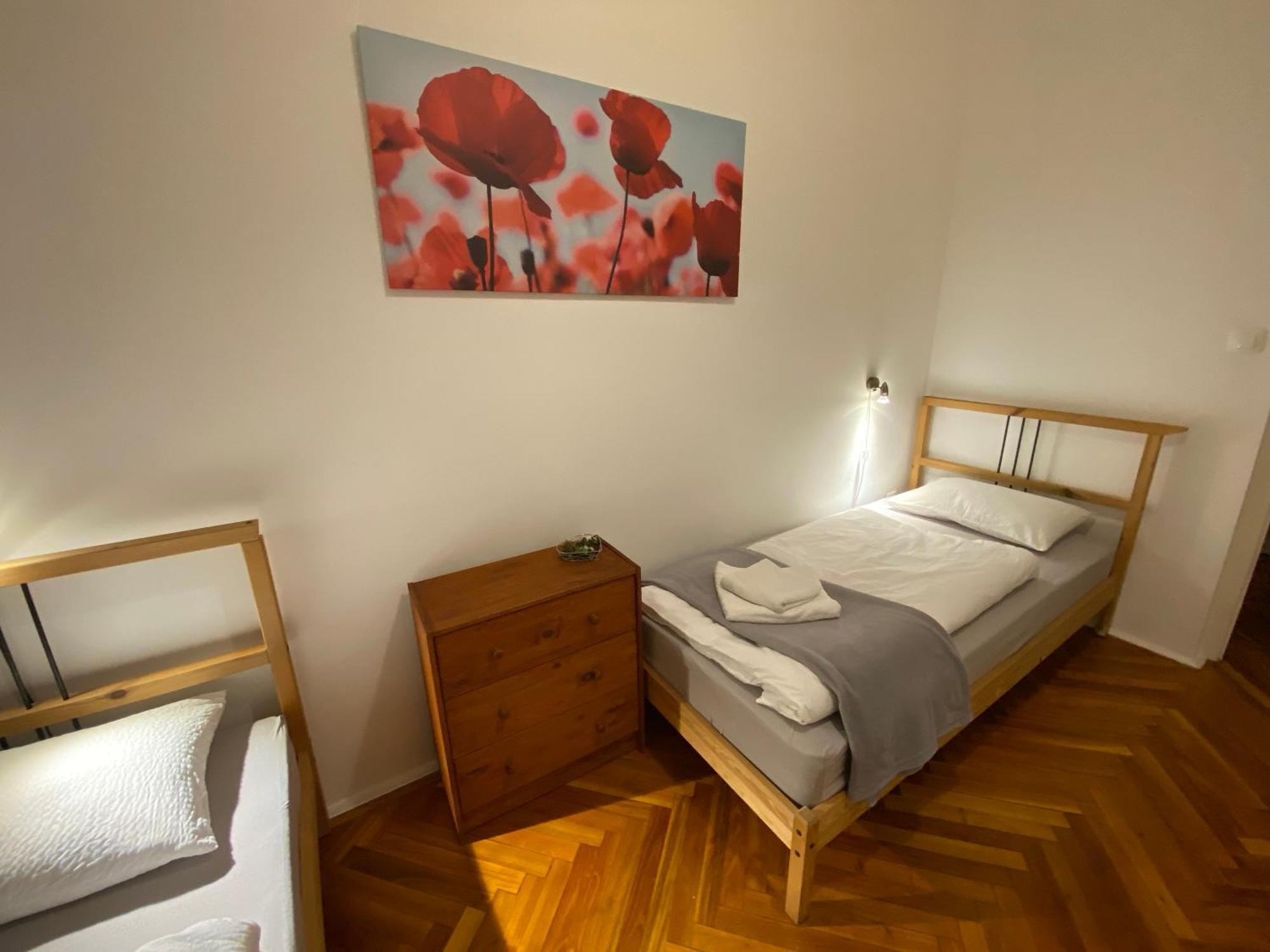 Free Parking - Dob50 Spacious - 2 Separate Bedroom, 5 People, Ac, Wifi Apartment *